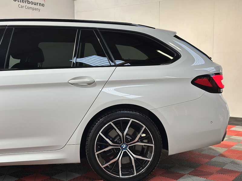 BMW 5 Series 530e M Sport - U1339