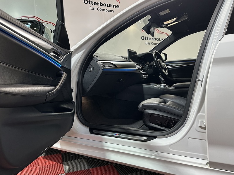 BMW 5 Series 530e M Sport - U1339