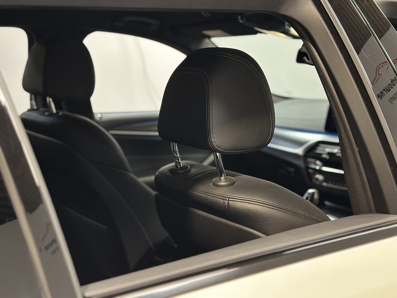 BMW 5 Series 530e M Sport - U1339