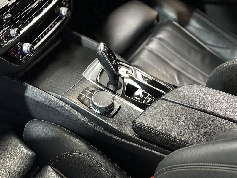 BMW 5 Series 530e M Sport - U1339