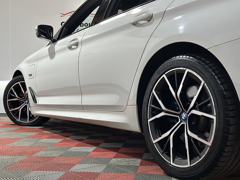 BMW 5 Series 530e M Sport - U1339