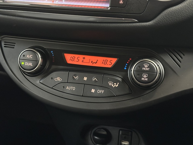 Toyota Yaris Dual VVT-i Excel - U1343