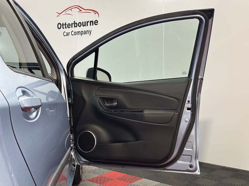 Toyota Yaris Dual VVT-i Excel - U1343