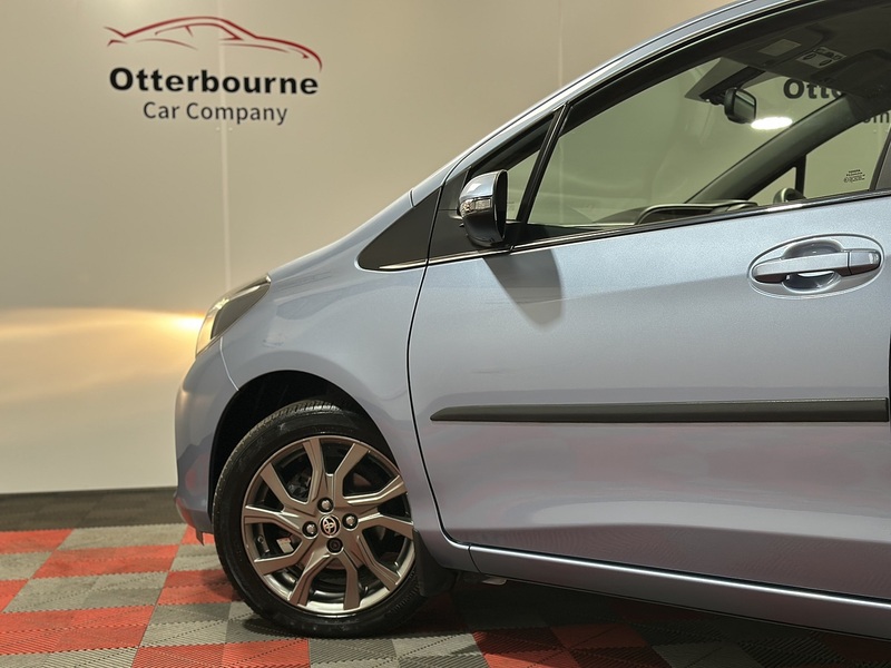 Toyota Yaris Dual VVT-i Excel - U1343