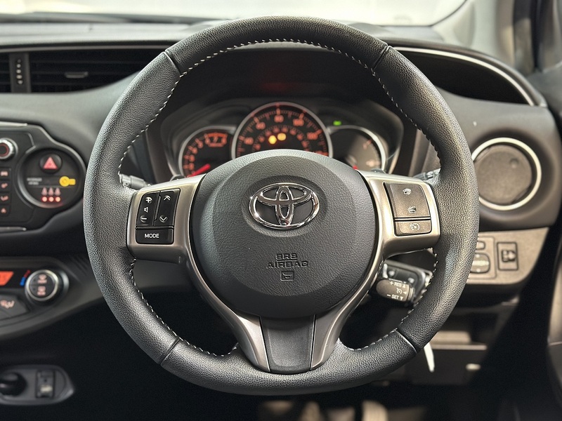 Toyota Yaris Dual VVT-i Excel - U1343