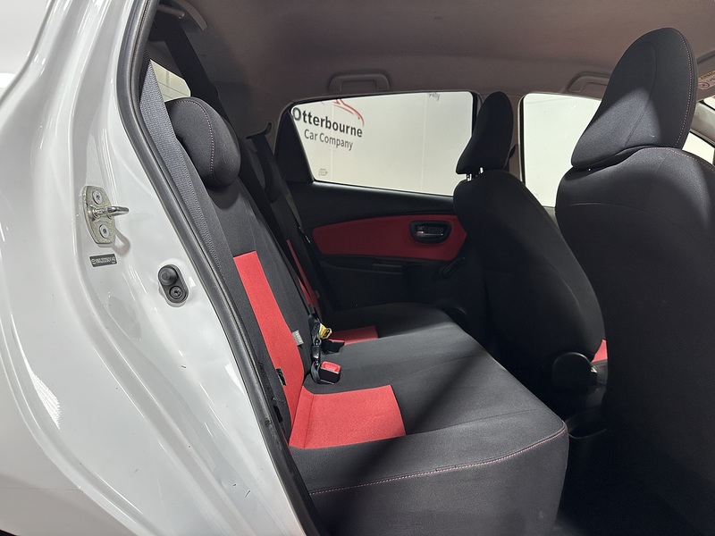 Toyota Yaris Dual VVT-i Sport - U1349