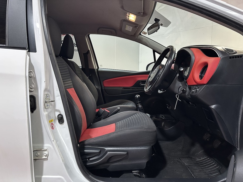 Toyota Yaris Dual VVT-i Sport - U1349