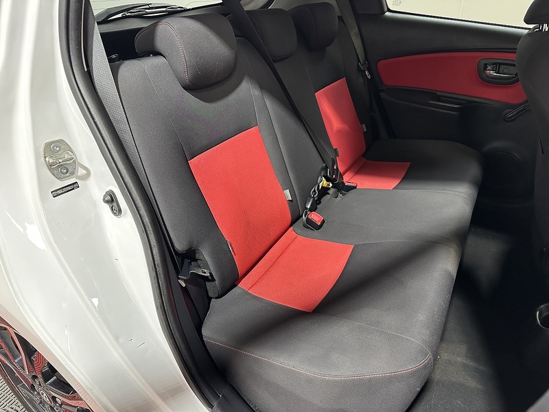 Toyota Yaris Dual VVT-i Sport - U1349