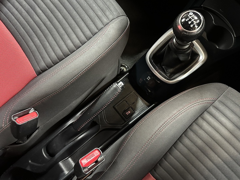 Toyota Yaris Dual VVT-i Sport - U1349