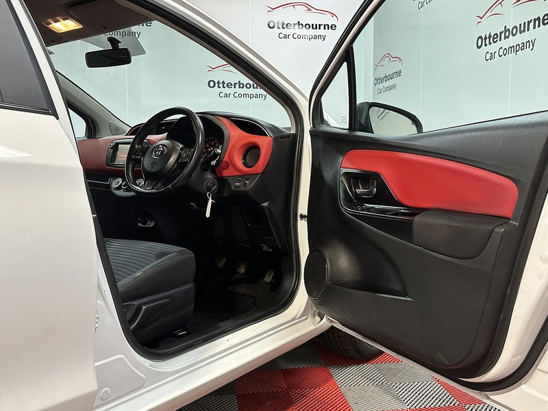 Toyota Yaris Dual VVT-i Sport - U1349