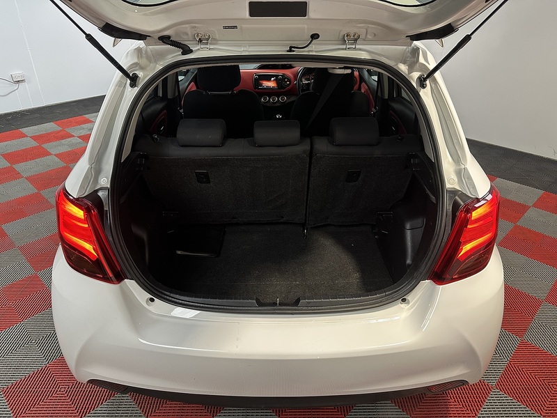 Toyota Yaris Dual VVT-i Sport - U1349