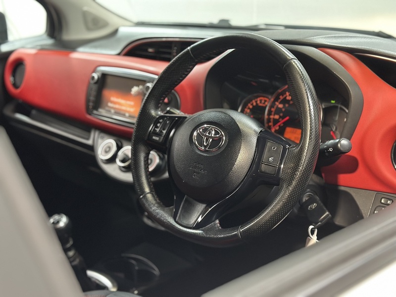 Toyota Yaris Dual VVT-i Sport - U1349