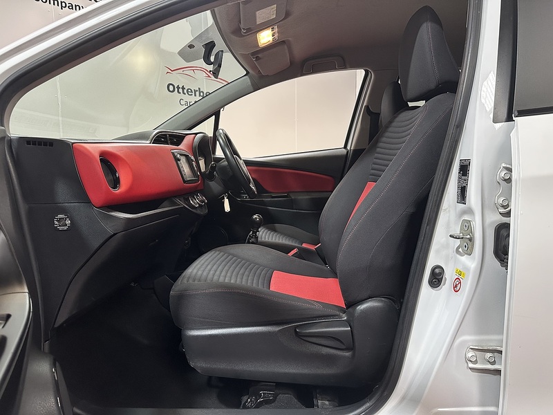 Toyota Yaris Dual VVT-i Sport - U1349