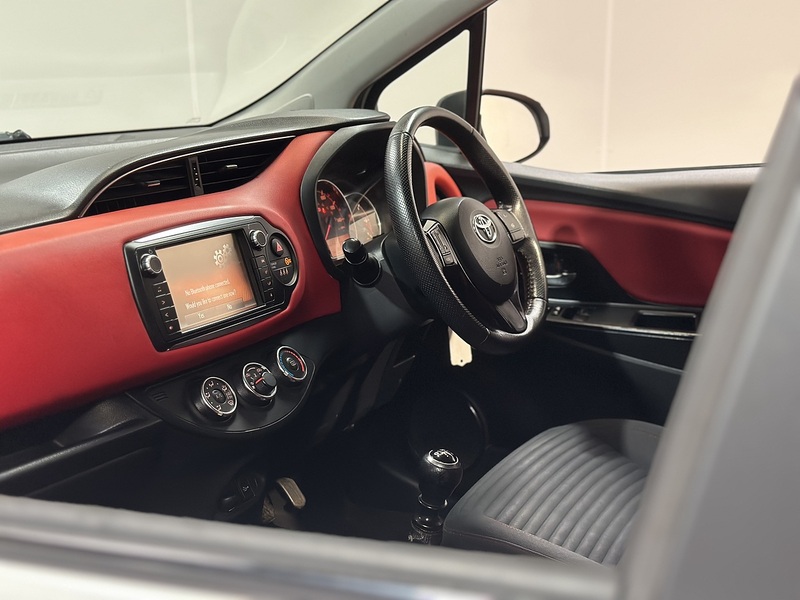 Toyota Yaris Dual VVT-i Sport - U1349