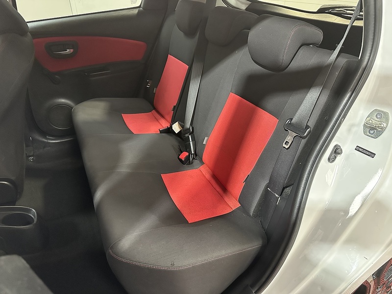 Toyota Yaris Dual VVT-i Sport - U1349