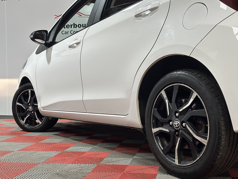Toyota Yaris Dual VVT-i Sport - U1349