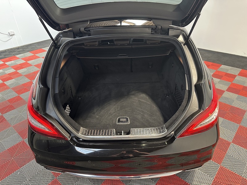 Mercedes-Benz CLS CLS350d V6 AMG Line - U1361