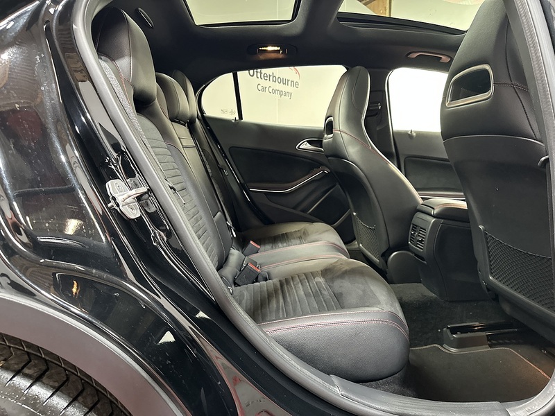 Mercedes-Benz GLA  - U1367