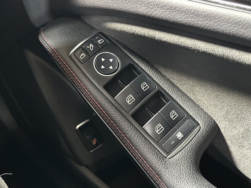 Mercedes-Benz GLA  - U1367