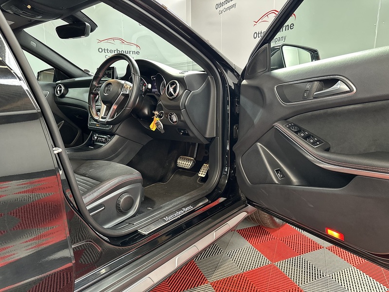 Mercedes-Benz GLA  - U1367