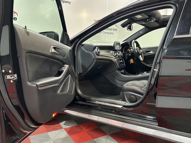 Mercedes-Benz GLA  - U1367