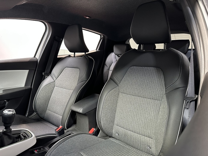 Renault Clio TCe Techno - U1373