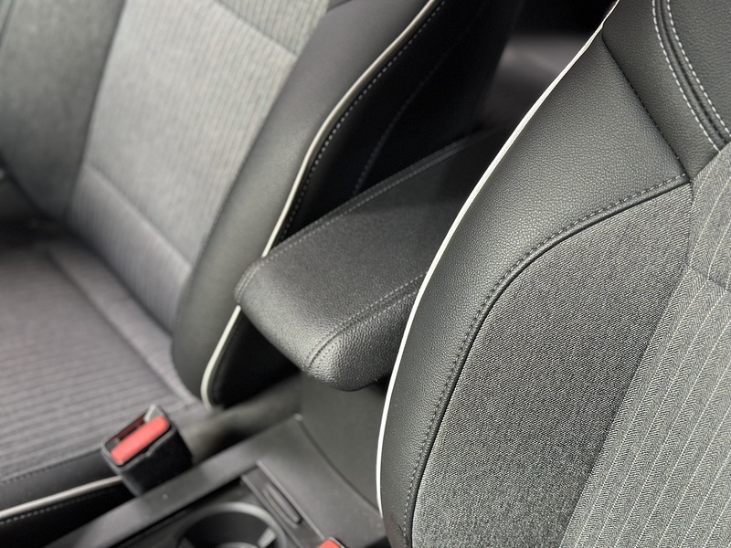 Renault Clio TCe Techno - U1373