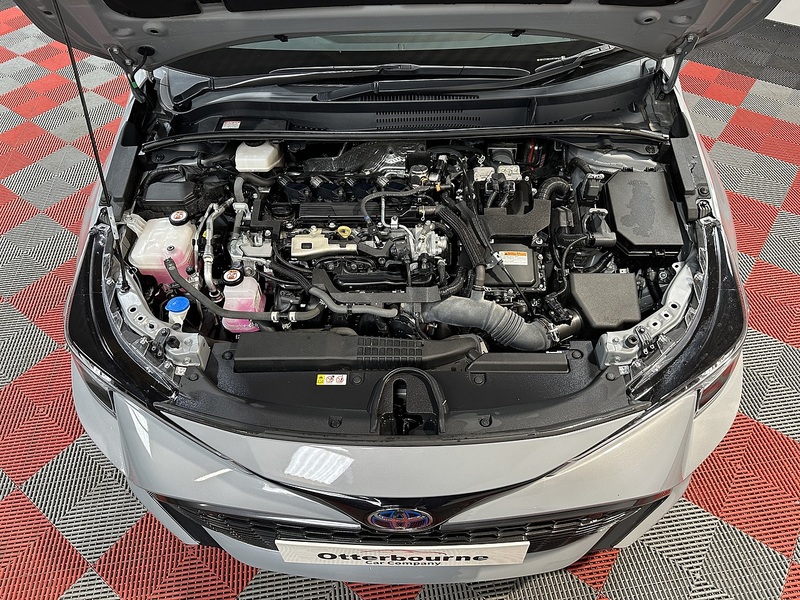 Toyota Corolla VVT-h Design - U1380