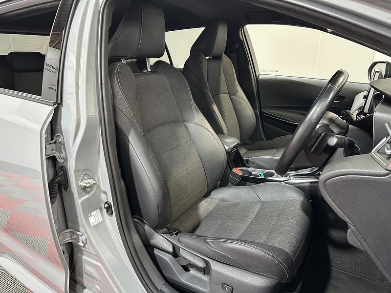 Toyota Corolla VVT-h Design - U1380