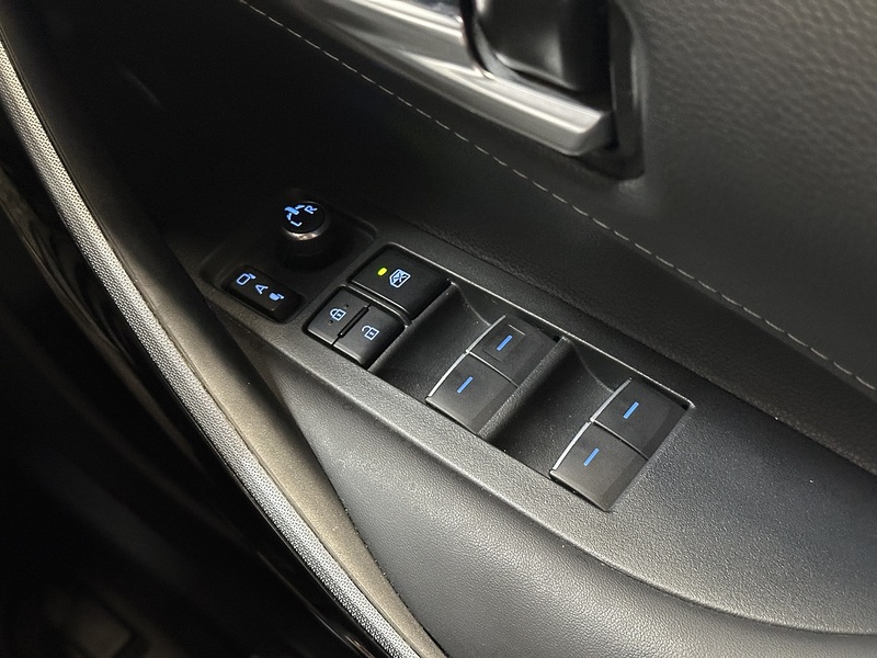 Toyota Corolla VVT-h Design - U1380