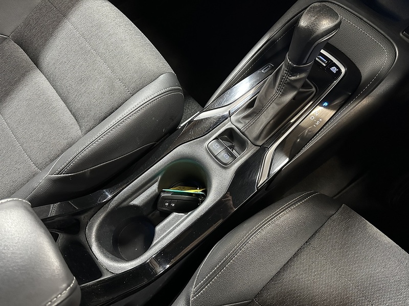 Toyota Corolla VVT-h Design - U1380