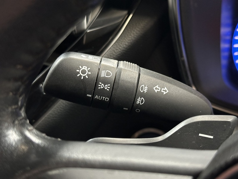 Toyota Corolla VVT-h Design - U1380