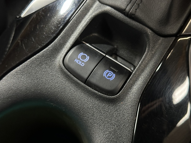 Toyota Corolla VVT-h Design - U1380