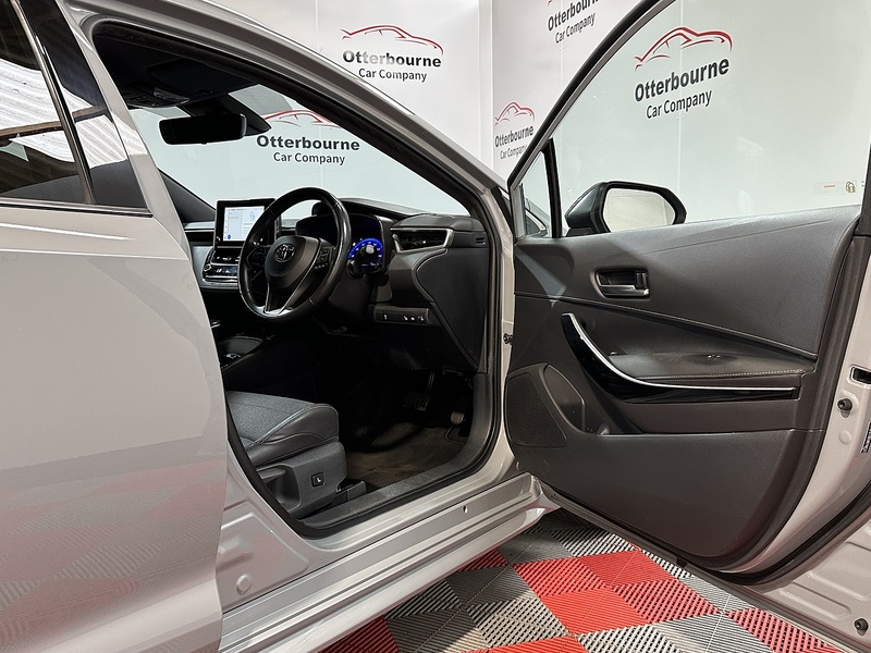 Toyota Corolla VVT-h Design - U1380