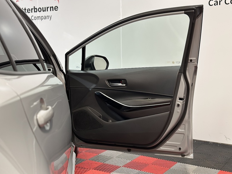 Toyota Corolla VVT-h Design - U1380