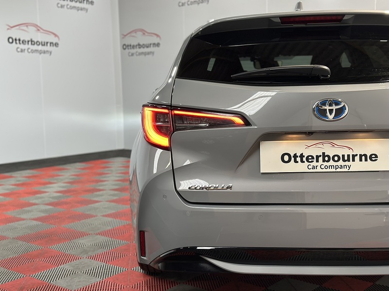 Toyota Corolla VVT-h Design - U1380