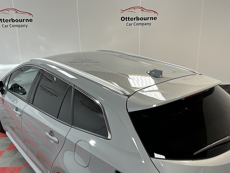 Toyota Corolla VVT-h Design - U1380
