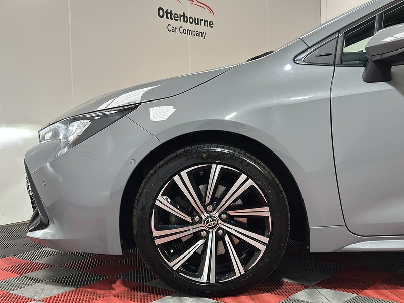 Toyota Corolla VVT-h Design - U1380