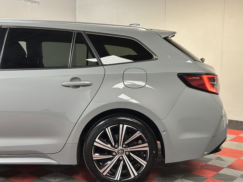 Toyota Corolla VVT-h Design - U1380