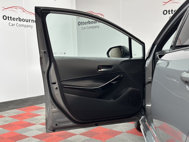 Toyota Corolla VVT-h Design - U1380