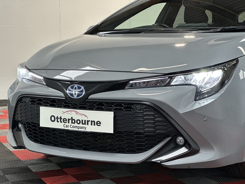 Toyota Corolla VVT-h Design - U1380
