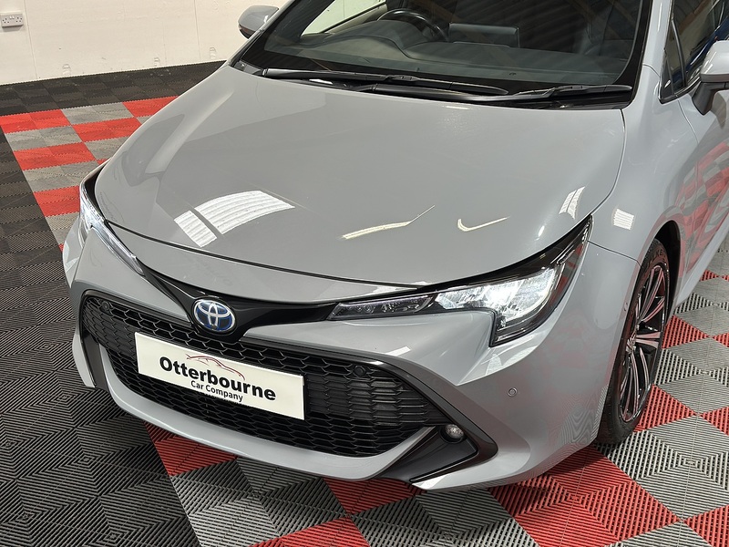 Toyota Corolla VVT-h Design - U1380