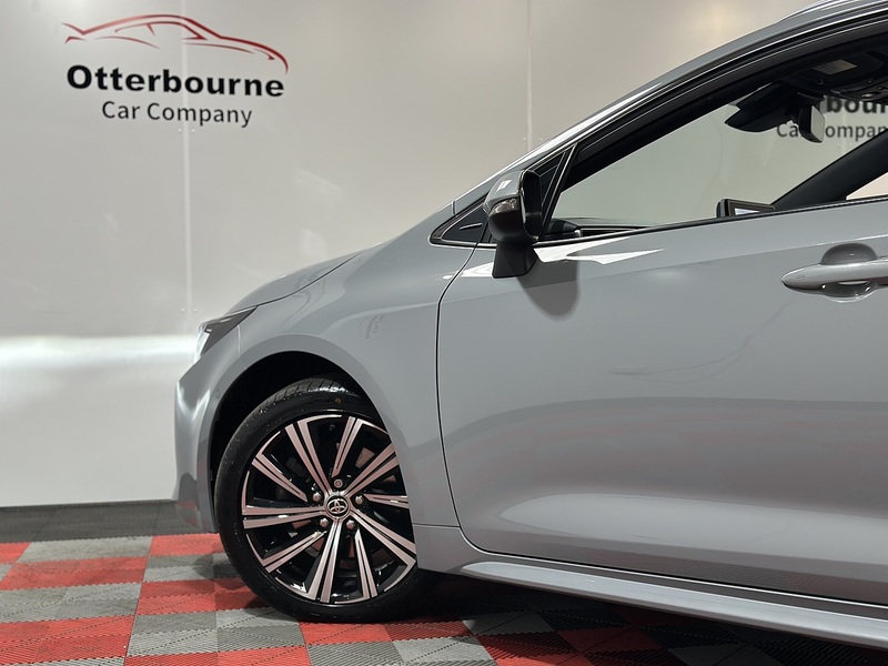 Toyota Corolla VVT-h Design - U1380