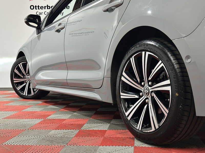 Toyota Corolla VVT-h Design - U1380