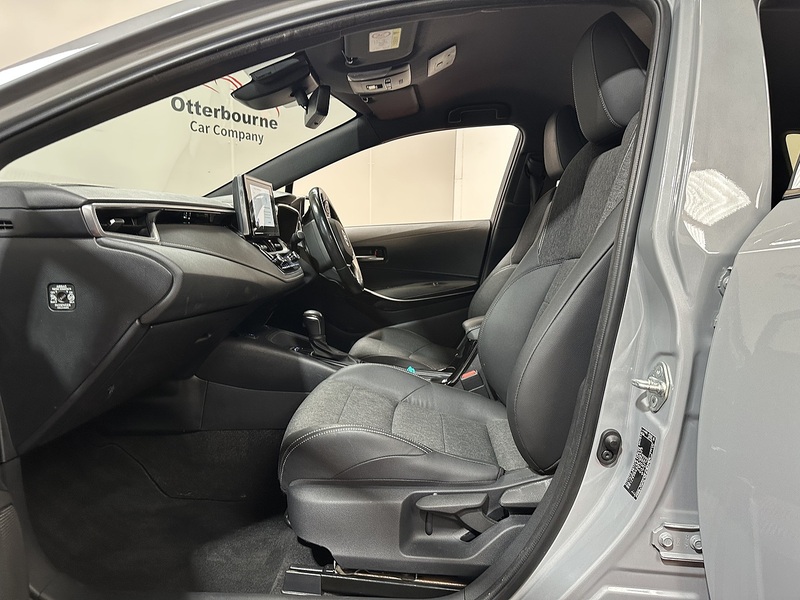 Toyota Corolla VVT-h Design - U1380