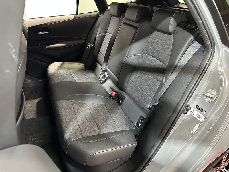Toyota Corolla VVT-h Design - U1380