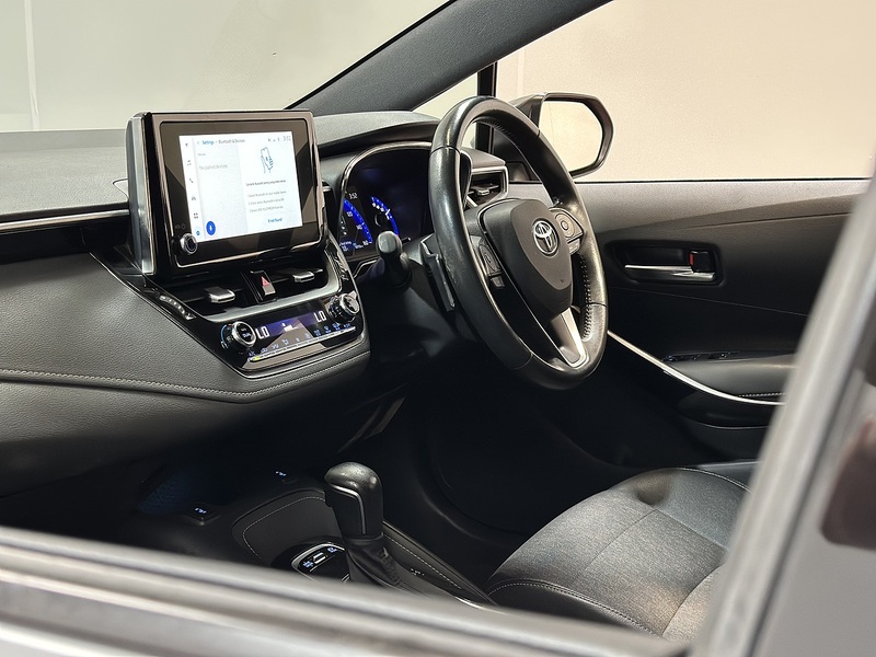 Toyota Corolla VVT-h Design - U1380