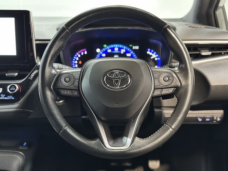 Toyota Corolla VVT-h Design - U1380