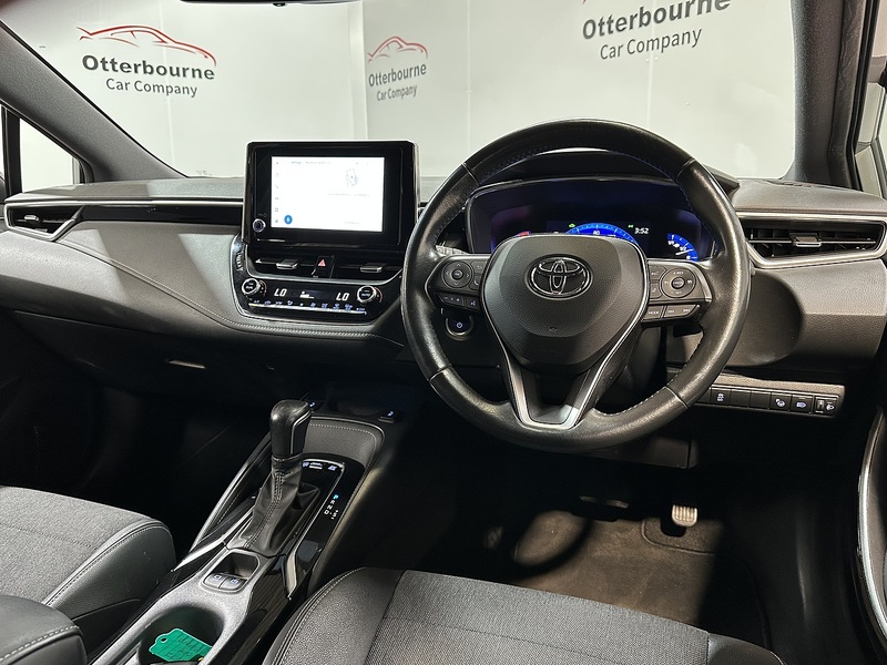Toyota Corolla VVT-h Design - U1380