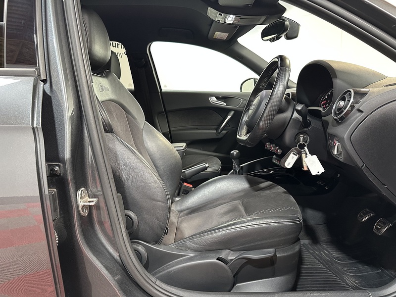 Audi A1 TFSI CoD Black Edition - U1382